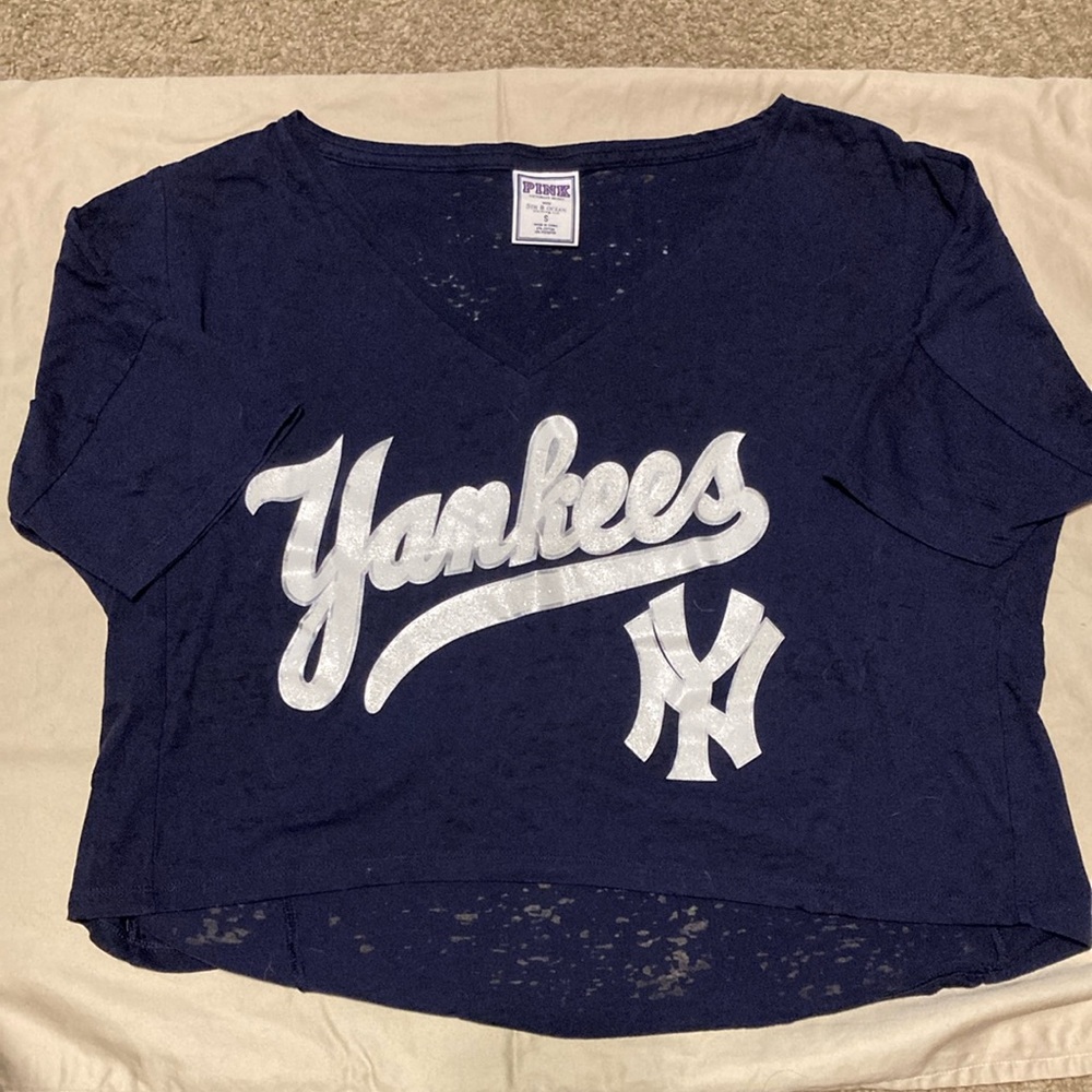 Pink by Victoria’s Secret NY Yankees crop top.